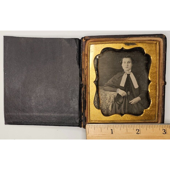 1/6th Plate Daguerreotype Of A Young Woman At A Table In Half Union Case & Cover - Picture 4 of 11